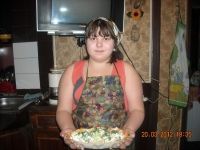 Салат, ну, просто объеденье, вкусный, сытный и простой. Всем поднимет настроенье и украсит стол любой!